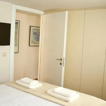 The Ellinikon - Metro Apartment