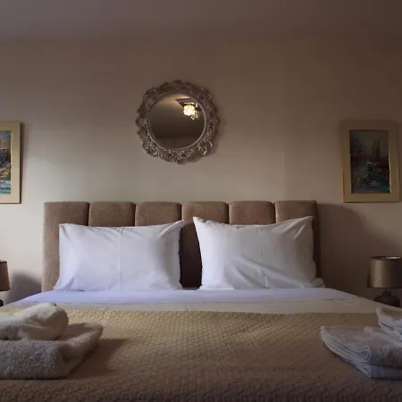The Ellinikon - Metro Apartment