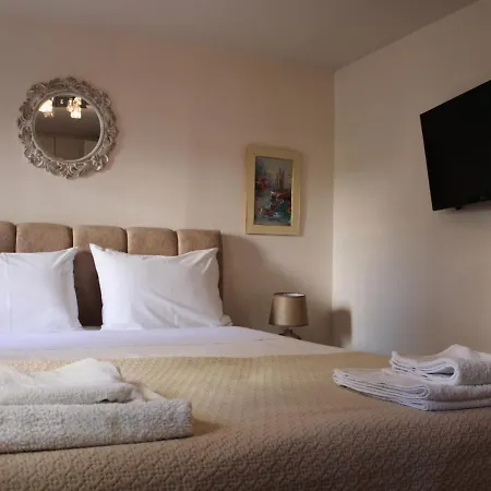 The Ellinikon - Metro Apartment *