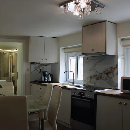 The Ellinikon - Metro Apartment